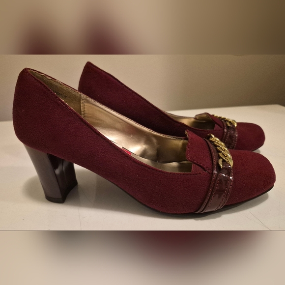 Karen Scott Deep Red Suede Heels - Picture 1 of 6